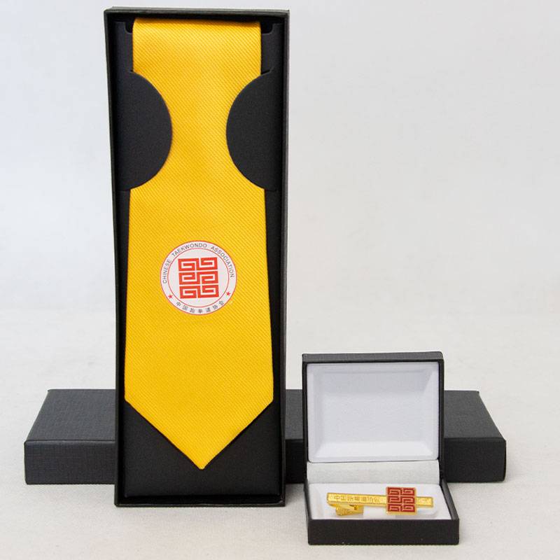 Yellow closing (wide) + tie clip